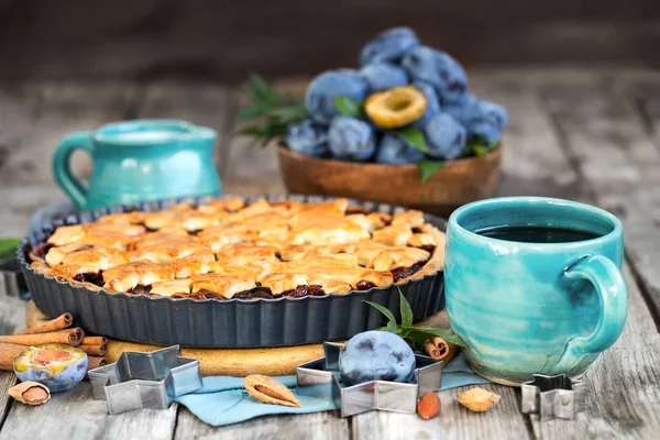 Tarta de ciruela con canela y almendras — Foto de Stock