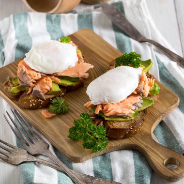 Somon Yumurta benedict