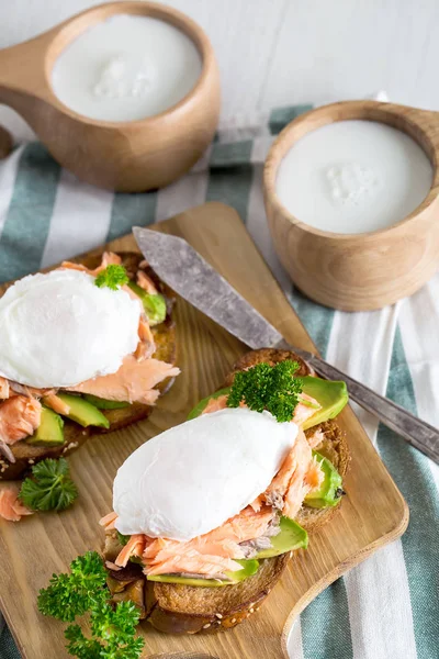 Huevos benedictos con salmón — Foto de Stock