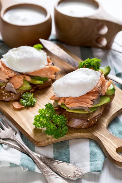 Eggs benedict with salmon — Stock Photo, Image