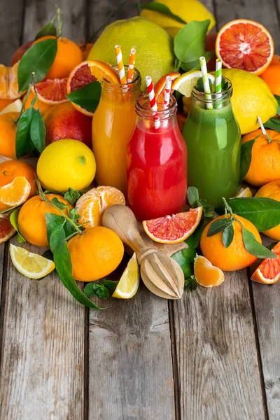 Turuncu, kan portakal suyu ve limonata arka plan — Stok fotoğraf