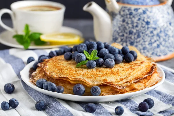 Pancakes with beries — Stock Photo, Image