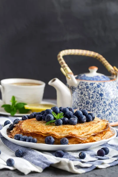 Pfannkuchen mit Beries — Stockfoto