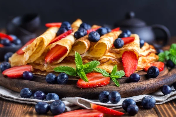 Pancakes with beries — Stock Photo, Image