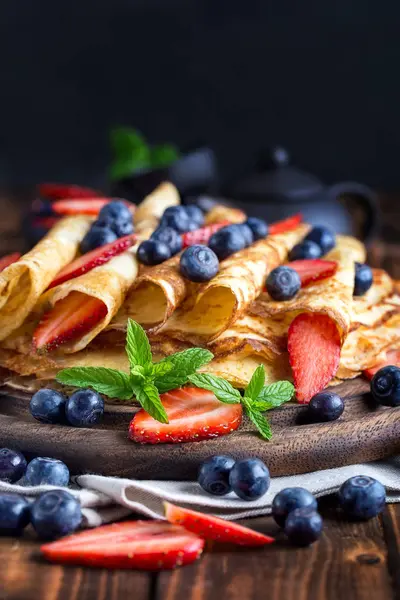 Pancakes with beries — Stock Photo, Image