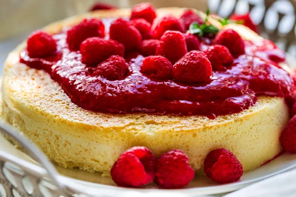 frambuaz soslu Cheesecake