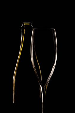 Siyah arkaplanda fotoğraf camı. 