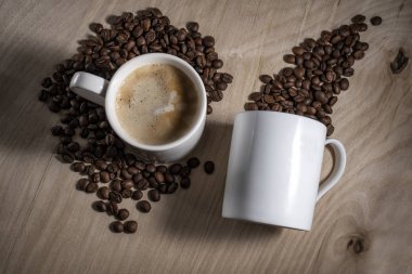 Kahve çekirdeği ve kahve.