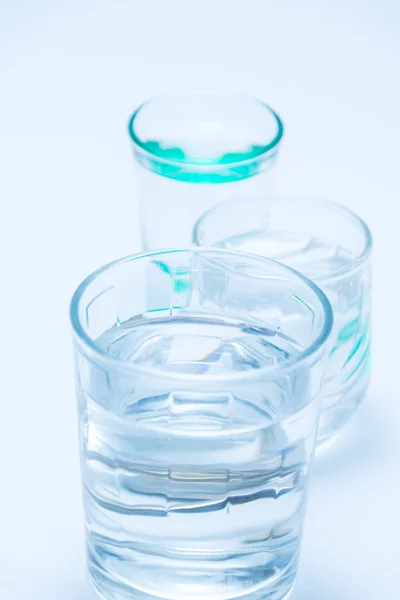 Óculos Transparentes Com Água Estúdio — Fotografia de Stock
