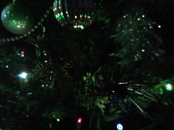 Christmas Tree Ornaments Globes Installation Tinsel — Stock Photo, Image