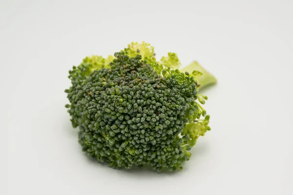 Beyaz Arkaplanda Yeşil Brokoliyi Kapat — Stok fotoğraf