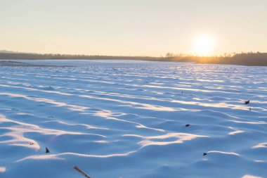 Kış mevsiminde akşam üzeri karla kaplıydı. 