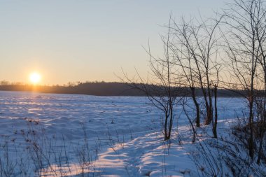 Kış mevsiminde akşam üzeri karla kaplıydı. 