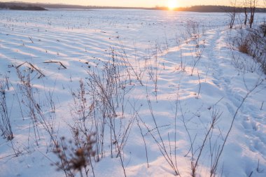 Kış mevsiminde akşam üzeri karla kaplıydı. 