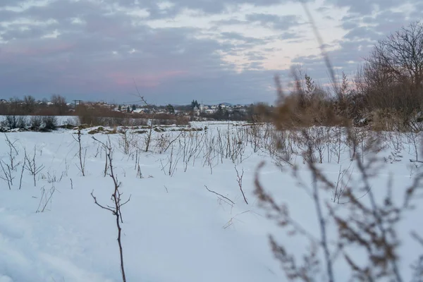 Terreno Cubierto Nieve Por Noche Temporada Invierno —  Fotos de Stock