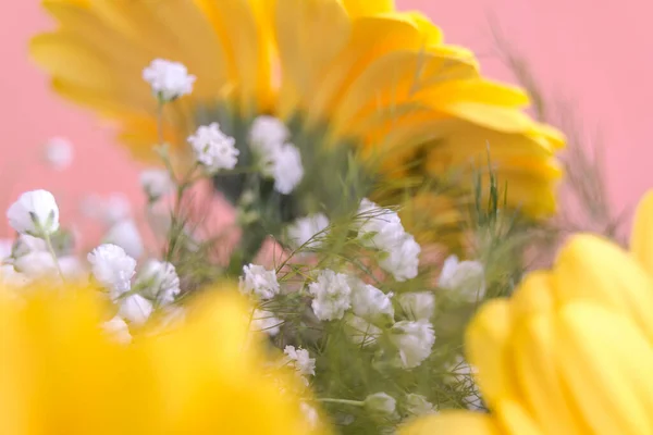 Güzel Bir Buket Sarı Gerbera Çiçeği — Stok fotoğraf
