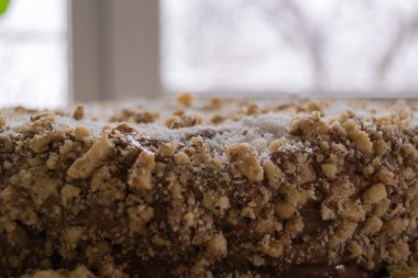 Ezilmiş fındıklı ev yapımı tatlı pasta.