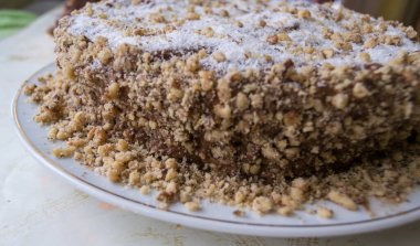 Ezilmiş fındıklı ev yapımı tatlı pasta.