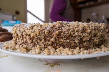 Ezilmiş fındıklı ev yapımı tatlı pasta.
