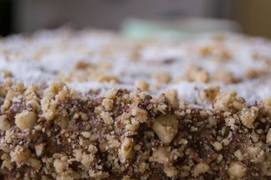 Ezilmiş fındıklı ev yapımı tatlı pasta.