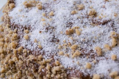 Ezilmiş fındıklı ev yapımı tatlı pasta.