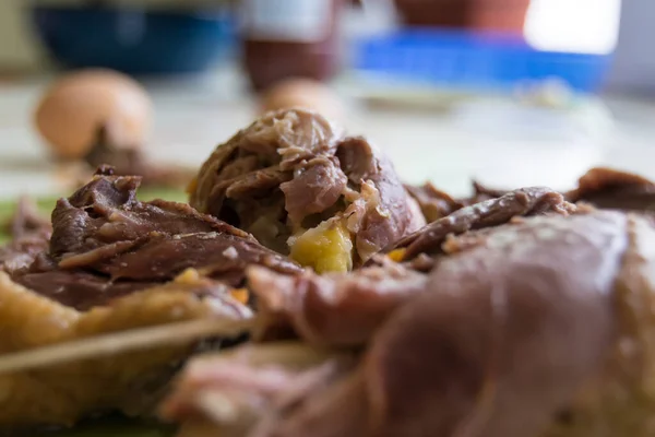 Deliziosa Carne Preparata Sul Tavolo — Foto Stock