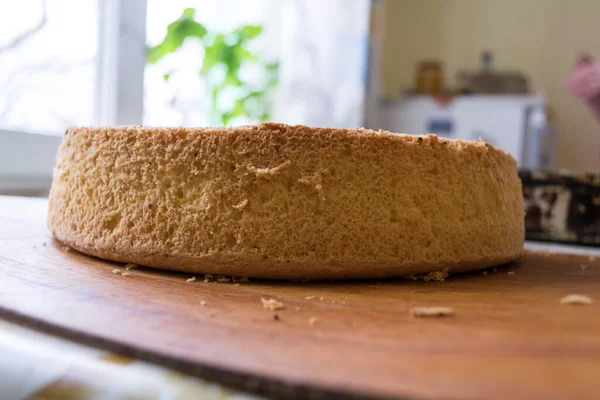 Nahaufnahme Von Köstlichen Hausgemachten Frisch Gebackenen Biskuitkuchen — Stockfoto