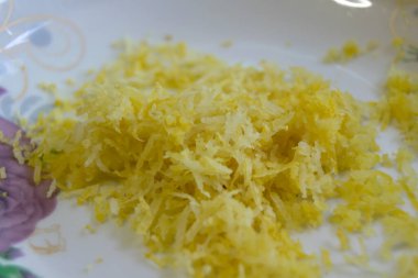 Limon aromalı tabağın fotoğrafını kapat.