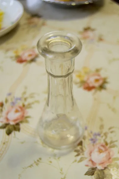 Empty Glass Decanter Table — Stockfoto