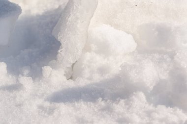 Kış mevsiminde akşam üzeri karla kaplıydı. 