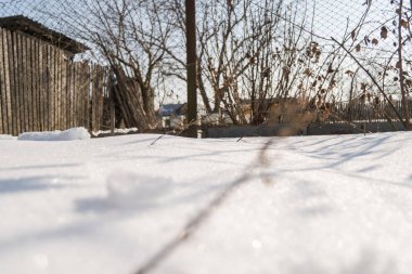Kış mevsiminde akşam üzeri karla kaplıydı. 
