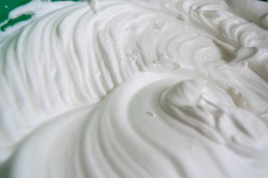 Pasta için çırpılmış krema, manzarayı kapat.