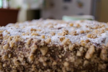 Ezilmiş fındıklı ev yapımı tatlı pasta.