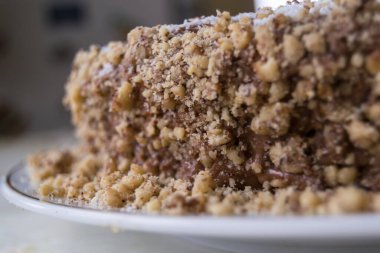 Ezilmiş fındıklı ev yapımı tatlı pasta.