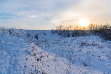 Kış mevsiminde akşam üzeri karla kaplıydı. 
