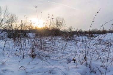 Kış mevsiminde akşam üzeri karla kaplıydı. 