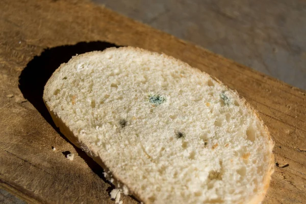 Primo Piano Vista Pezzo Pane Parzialmente Ammuffito — Foto Stock