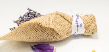 Lavanta çuvalı içinde ışığa doğru