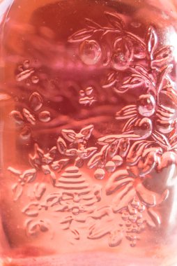 Pembe sıvılı cam kavanoz, görüntüyü kapat