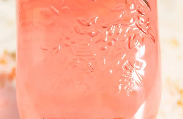 Γυάλινο Βάζο Ροζ Υγρό Close View — Φωτογραφία Αρχείου