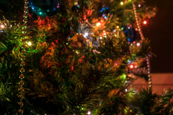 Weihnachtsbeleuchtung Hintergrund Mit Einem Künstlichen Baum — Stockfoto