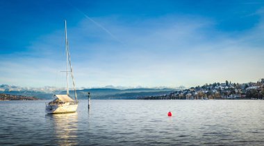 Zürih Gölü ve kasabası