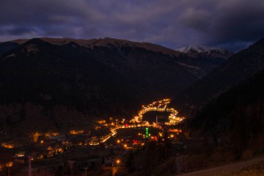 Uzun Uzungol Gölü Trabzon, Türkiye. Dağlar Köyü Ağaçları