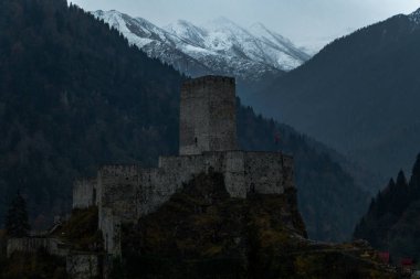 Zilkale Şatosu Türkiye 'yi Taşladı Ağaçlar Karlı