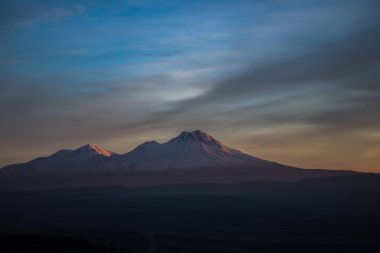 Karlı Hasan Yanardağı Anadolu Türkiye Aksaray Günbatımı Pembe Turuncu Gökyüzü
