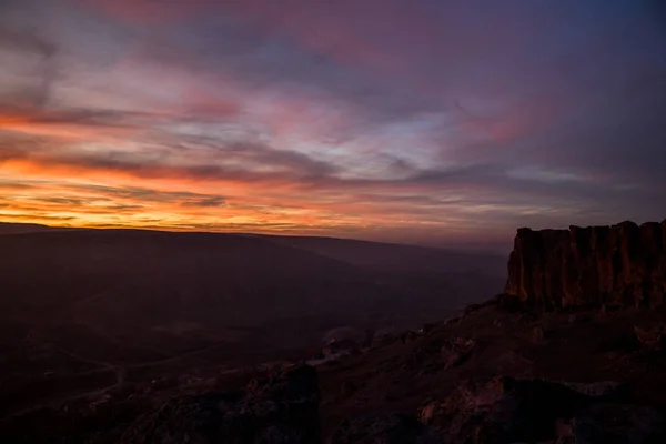 Excursiones a pie por el valle de Ihlara Aksaray - Rock Cliff Sunset —  Fotos de Stock