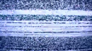 VHS TV paraziti, mavi ekran titreşimleri, gerçek arızalar ve objeler. Bozuk resepsiyon TV paraziti, retro TV gürültüsü soyut, kanal gürültüsü ve ekran titreşimleri