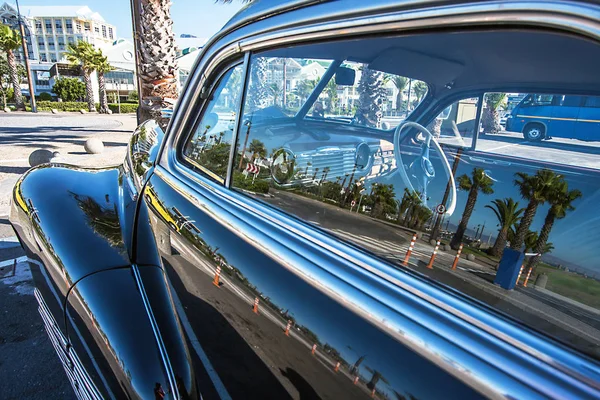 Oldtimer at the waterfront in Cape Town — Stock Photo, Image