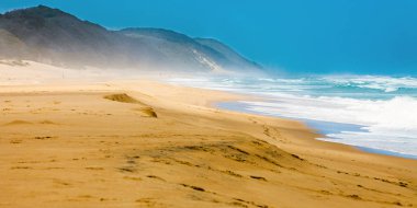 Kumsalda isimangaliso Sulak alan Parkı