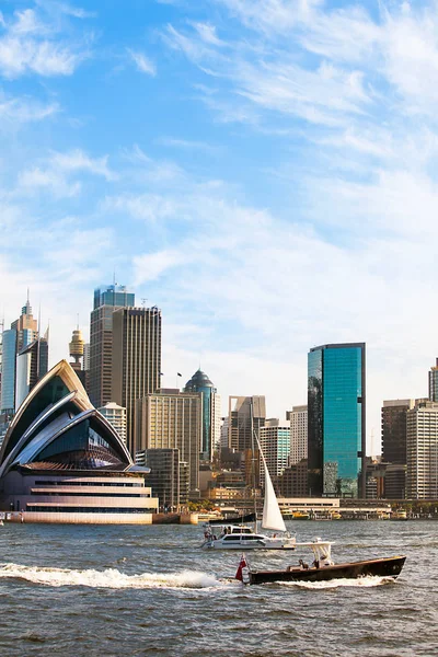 View of the opera house in Sydney — Stock Photo, Image